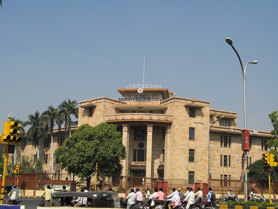 RBI Clamps Operational Restrictions on Puducherry Co-operative Urban Bank